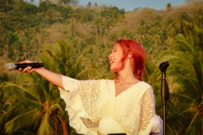 Nadin Amizah saat tampil di Senggigi Sunset Jazz pada Minggu (20/08). Foto: yuliazaa.hud