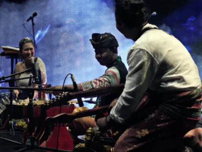 Lombok Ethno Fusin saat tampil di Apresiasi Desa Budaya Tahun 2023 di Pringgasela, Lombok Timur, NTB. Foto: Bayu Utomo/Selaswara